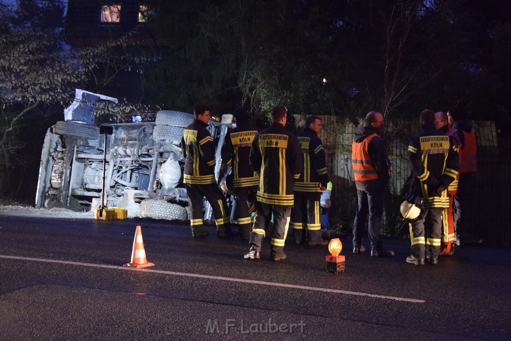 Container LKW umgestuerzt Koeln Brueck Bruecker- Dellbruecker Mauspfad P107.JPG - Miklos Laubert